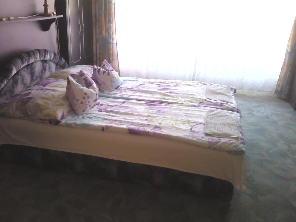 Napfeny Apartment Keszthely Quarto foto