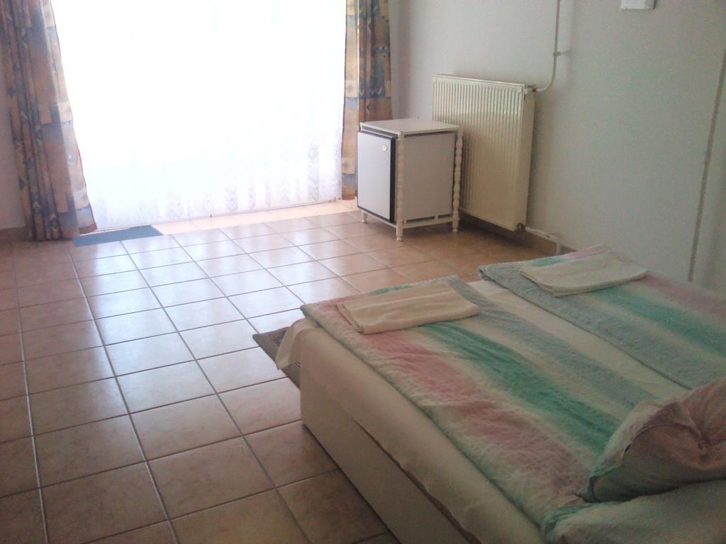 Napfeny Apartment Keszthely Quarto foto