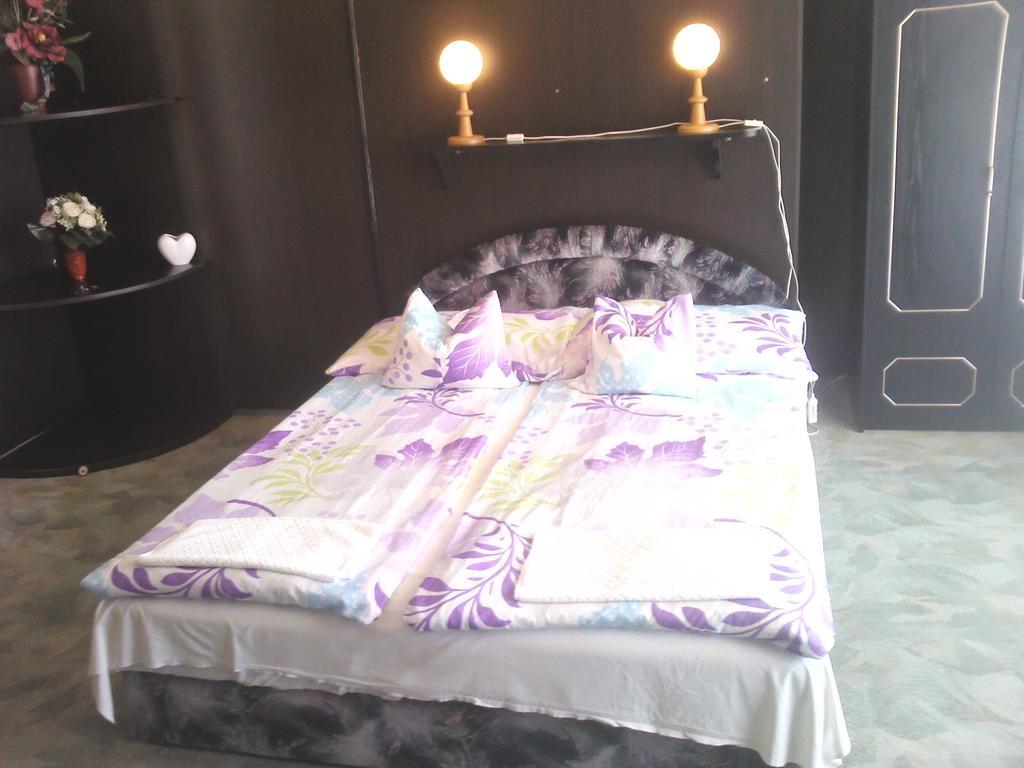 Napfeny Apartment Keszthely Quarto foto