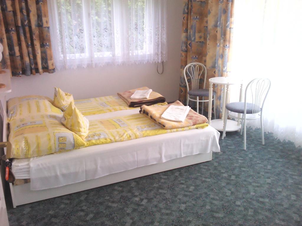 Napfeny Apartment Keszthely Quarto foto