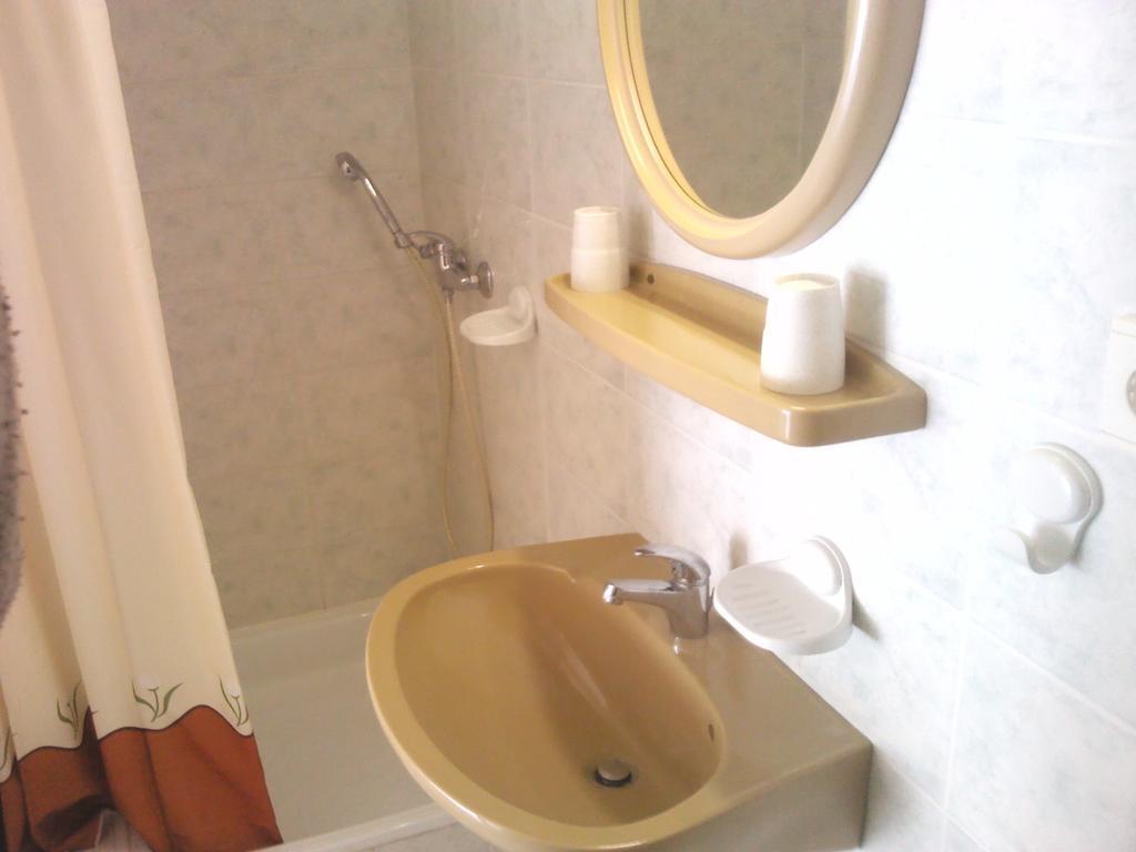 Napfeny Apartment Keszthely Quarto foto