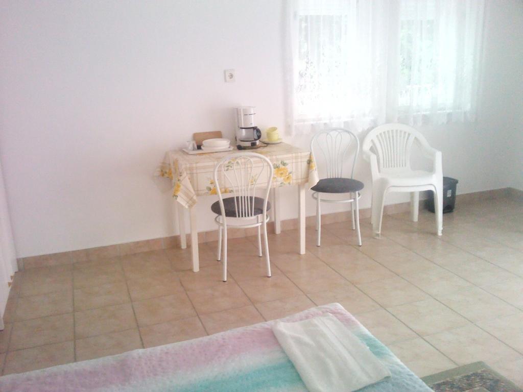 Napfeny Apartment Keszthely Quarto foto