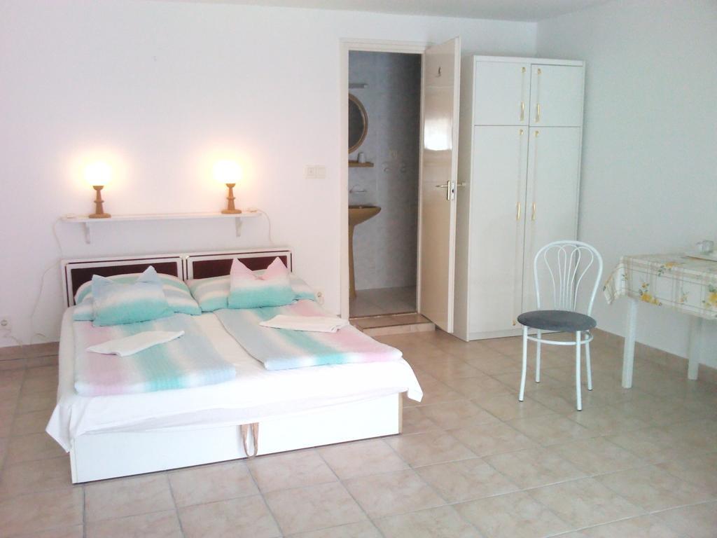 Napfeny Apartment Keszthely Quarto foto