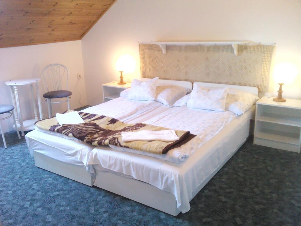 Napfeny Apartment Keszthely Quarto foto